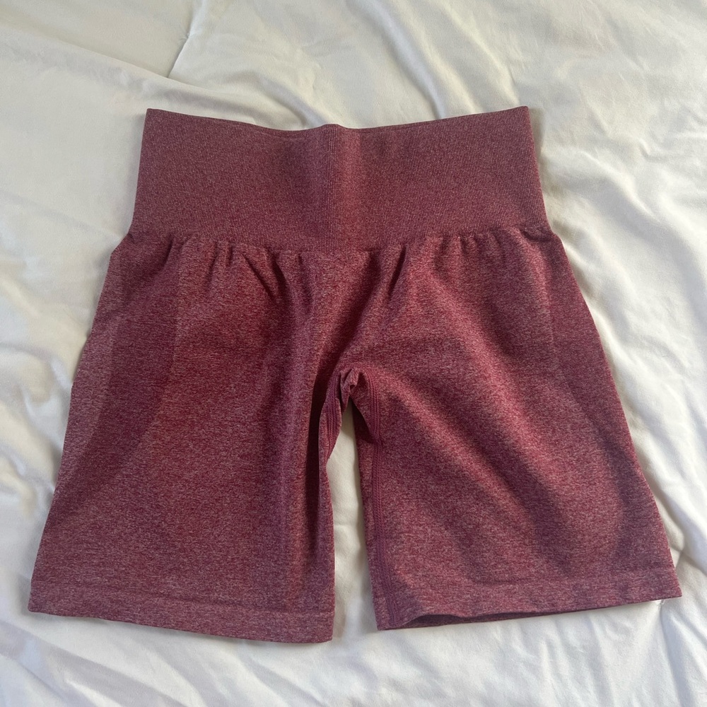 NVGTN Women's Burgundy Mid Rise Contour Seamless Shorts